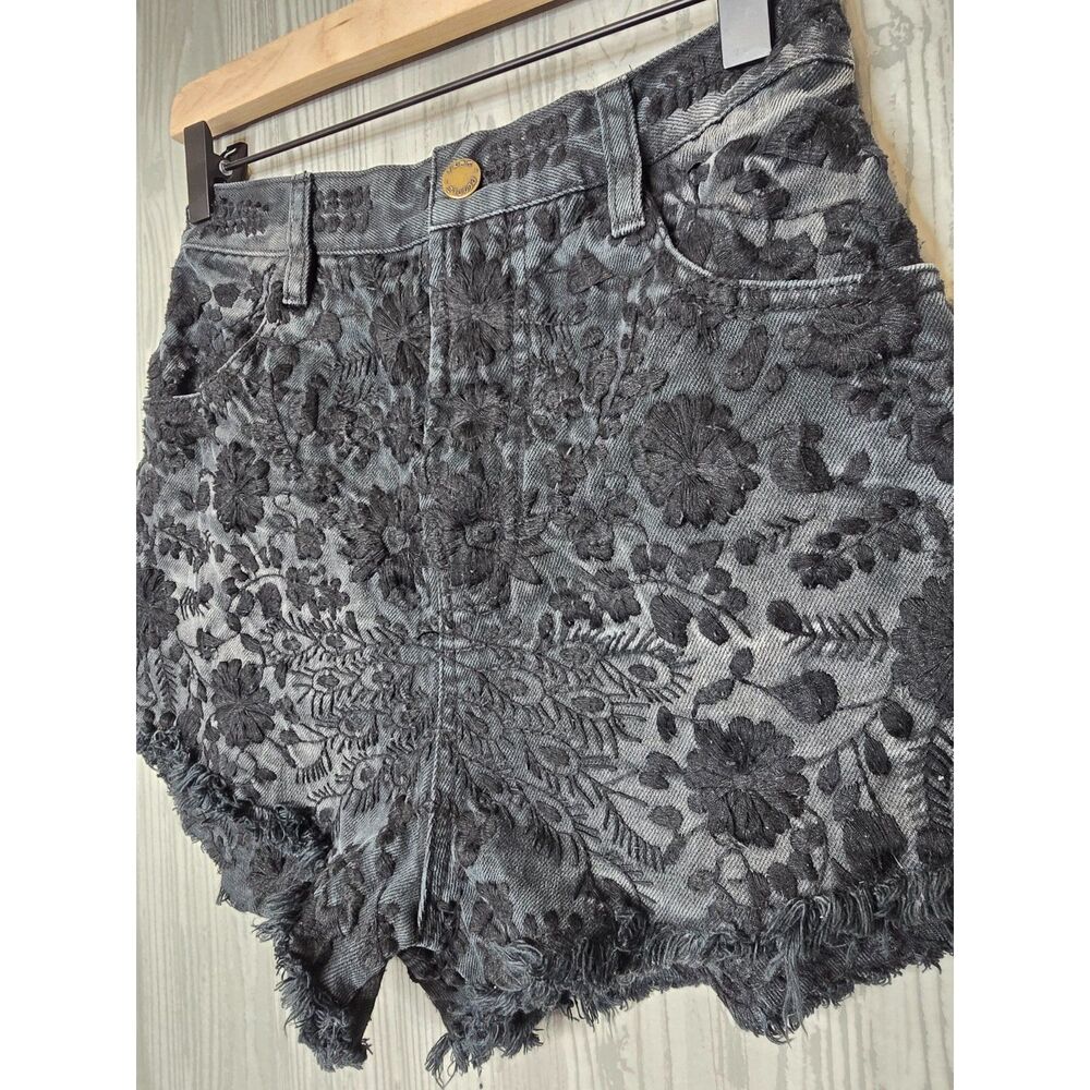 Free People Black Embroidered Denim Shorts Size 26 Floral Frayed Hem Boho - Picture 6 of 6